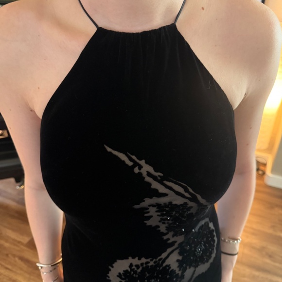 Black Velvet sleeveless gown - Picture 3 of 5